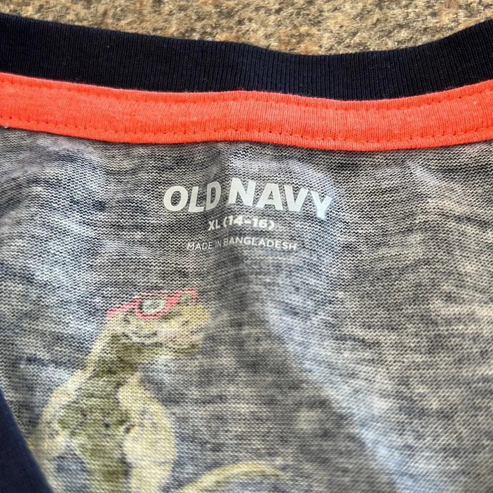 Old Navy T-shirt size extra large